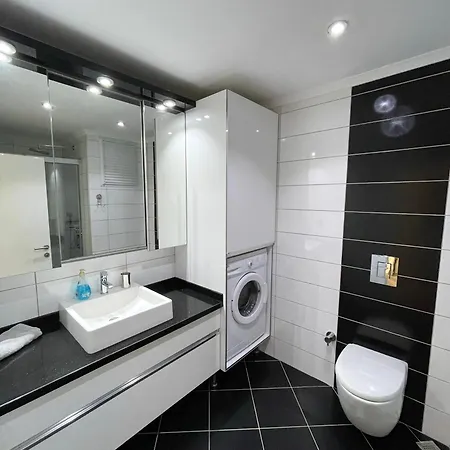 Sa Apartments! 2bd Flat 200m To The