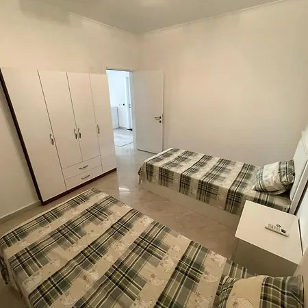 Sa Apartments! 2bd Flat 200m To The *