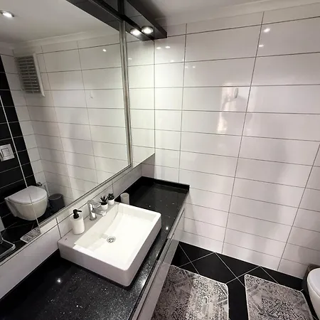 Sa Apartments! 2bd Flat 200m To The