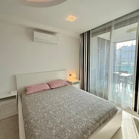 Sa Apartments! 2bd Flat 200m To The Appartement *